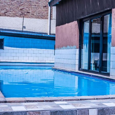 Coyotes Hotel & Conference Centre Mbombela Екстериор снимка