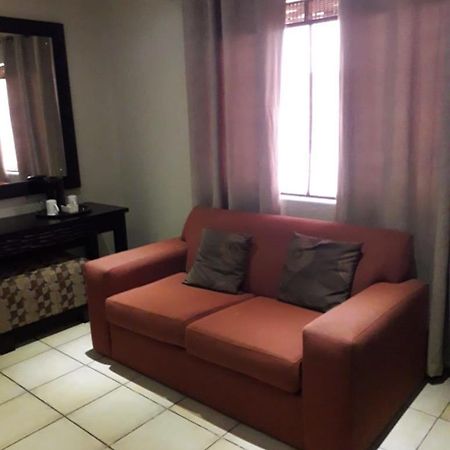 Coyotes Hotel & Conference Centre Mbombela Екстериор снимка
