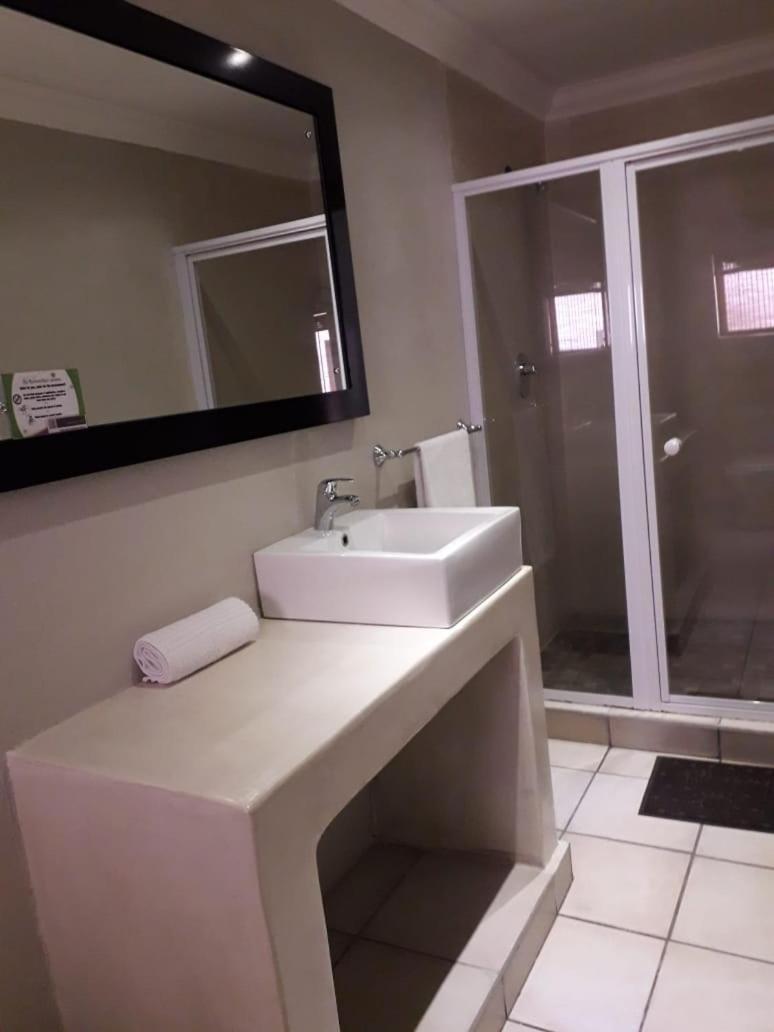 Coyotes Hotel & Conference Centre Mbombela Екстериор снимка
