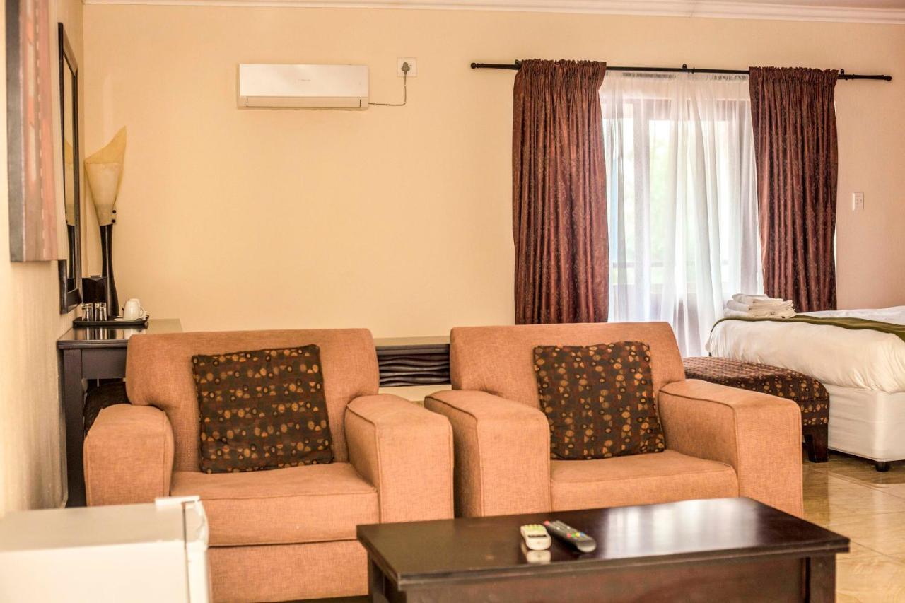Coyotes Hotel & Conference Centre Mbombela Екстериор снимка