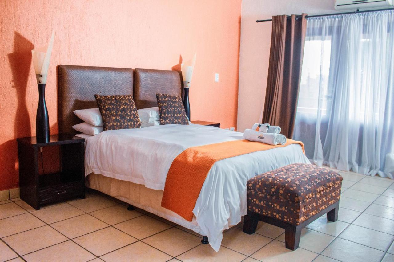 Coyotes Hotel & Conference Centre Mbombela Екстериор снимка