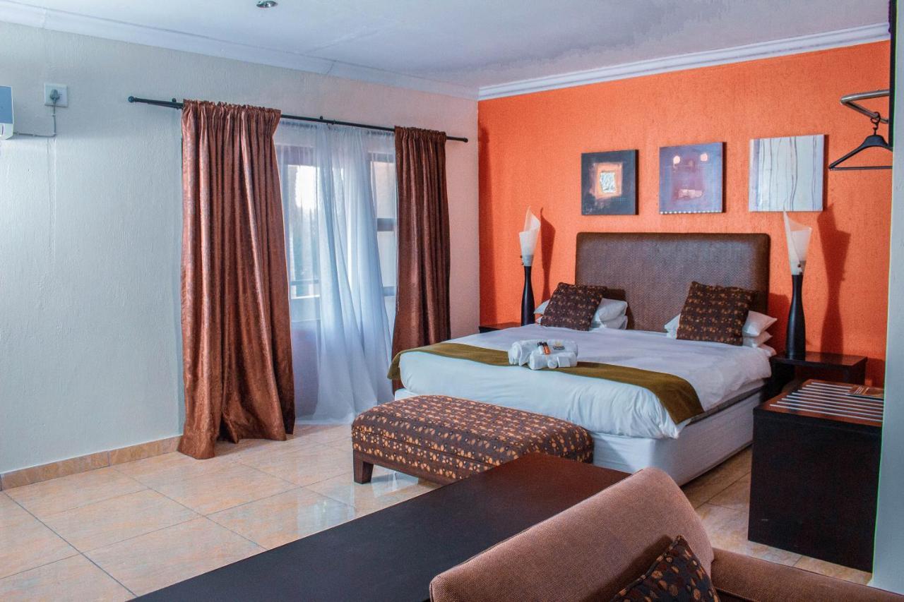 Coyotes Hotel & Conference Centre Mbombela Екстериор снимка