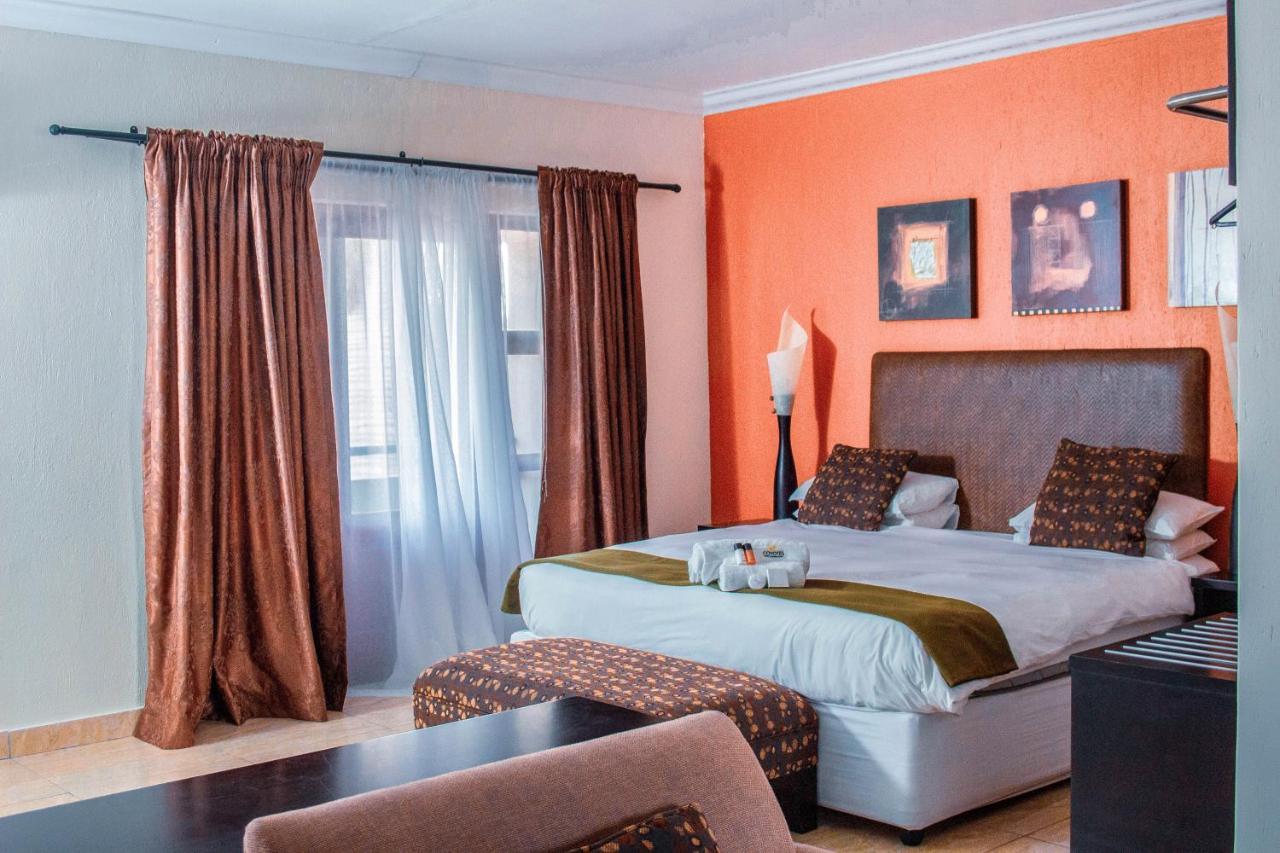 Coyotes Hotel & Conference Centre Mbombela Екстериор снимка
