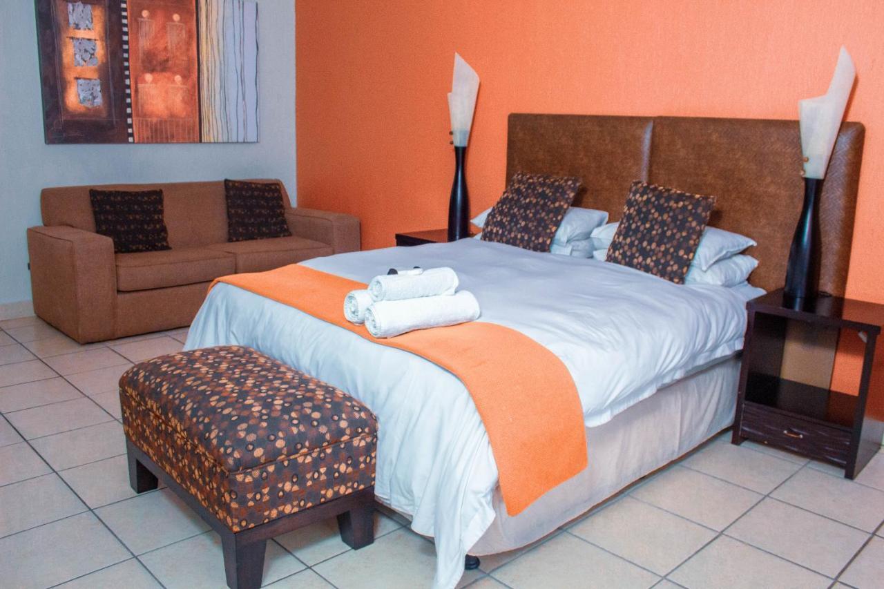 Coyotes Hotel & Conference Centre Mbombela Екстериор снимка